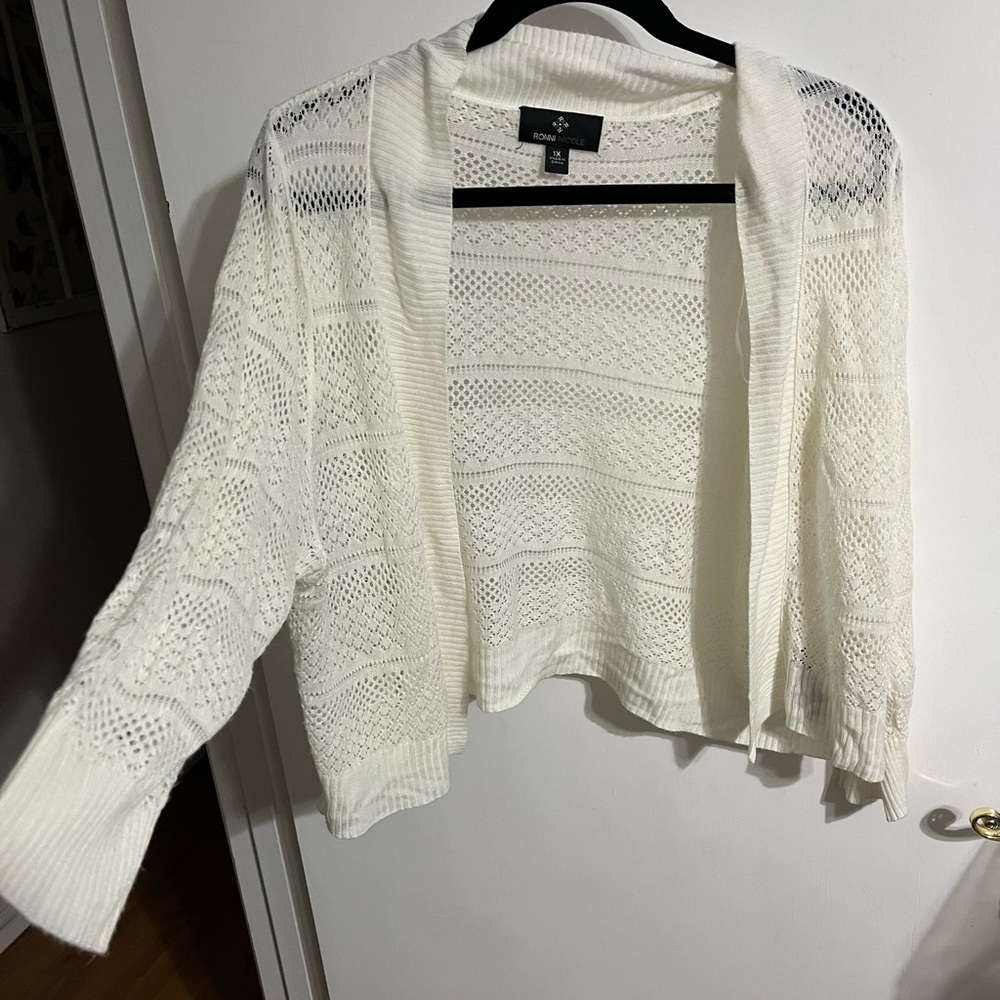⭐️ 1X off white crochet like cardigan
